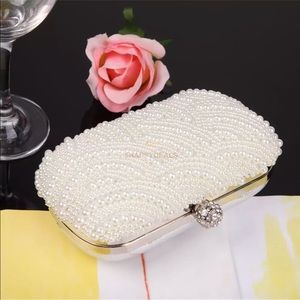 Chichitop luxury crystal Beaded Pearl Clutch